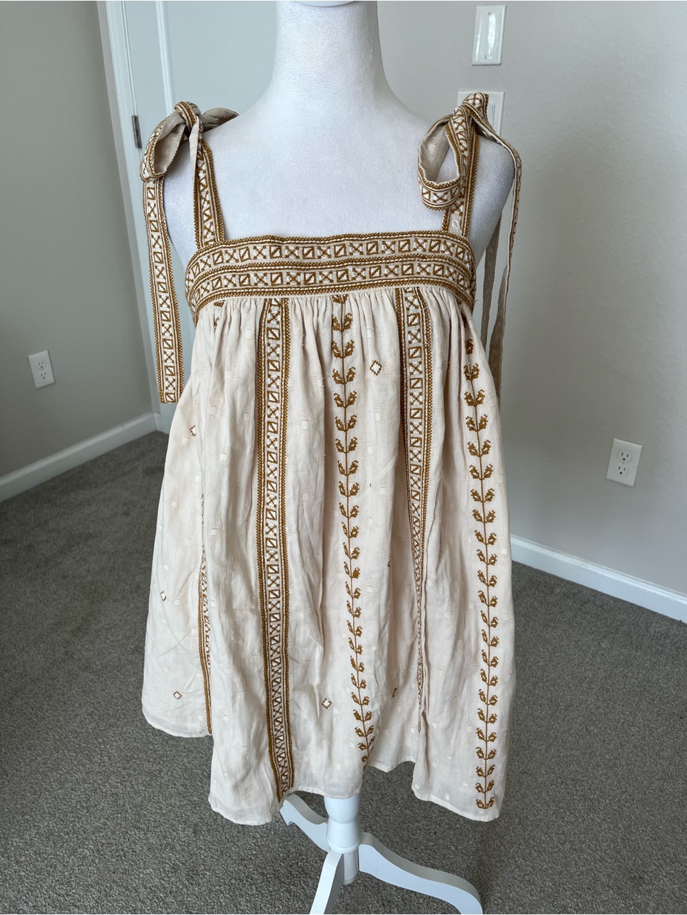 NWOT Cleobella Cream Boho Babydoll Mini Dress with Tan Embroidery Size Small